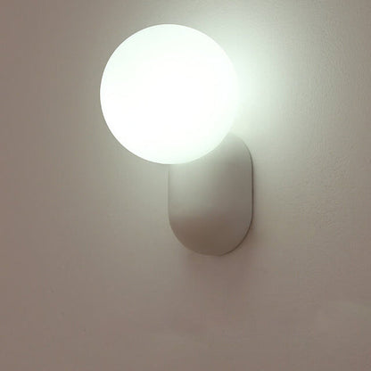 Moderne Wandleuchte aus Harz und Glas im skandinavischen Stil