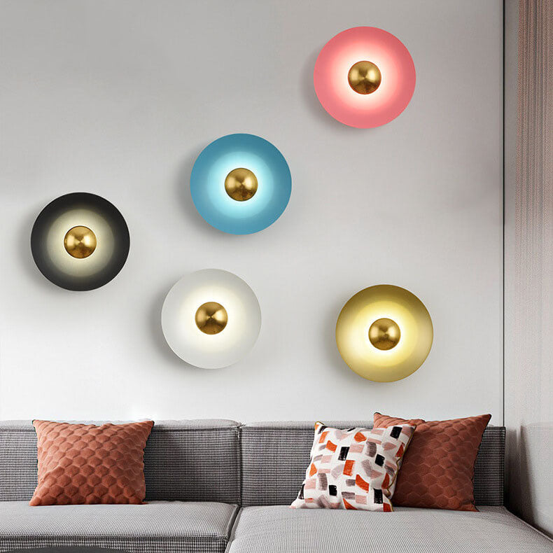 Moderne LED-Wandleuchte mit abstraktem Muster