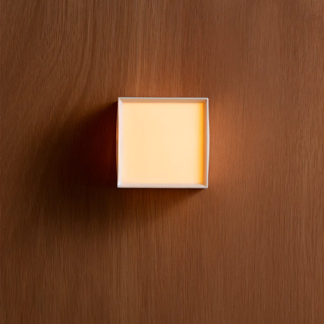 Japanische Wandleuchte im minimalistischen Stil mit elegantem Stoffschirm