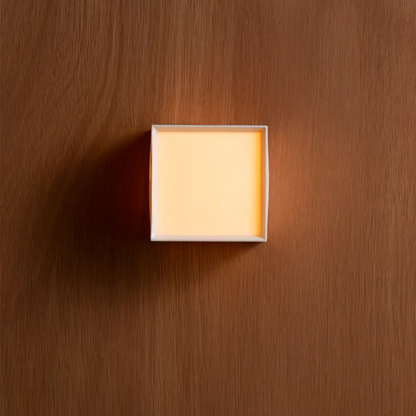 Japanische Wandleuchte im minimalistischen Stil mit elegantem Stoffschirm