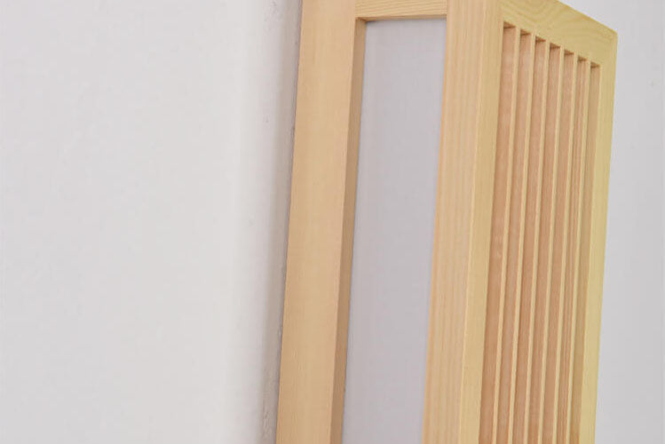 Moderne LED-Wandlampe aus Holz mit Beige- und Acrylakzenten