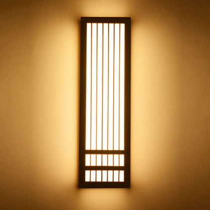Moderne LED-Wandlampe aus Holz mit Beige- und Acrylakzenten