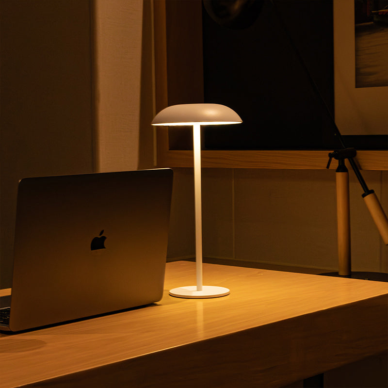 Ironia – Aufladbare Tischlampe aus Eisen mit Touch-Steuerung