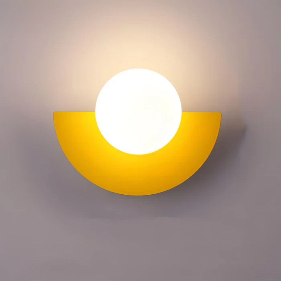 Künstlerische Designerlampe im skandinavischen Stil