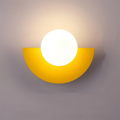 Künstlerische Designerlampe im skandinavischen Stil