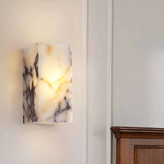 Luxuriöse Wandleuchte aus Naturstein mit warmem LED-Licht