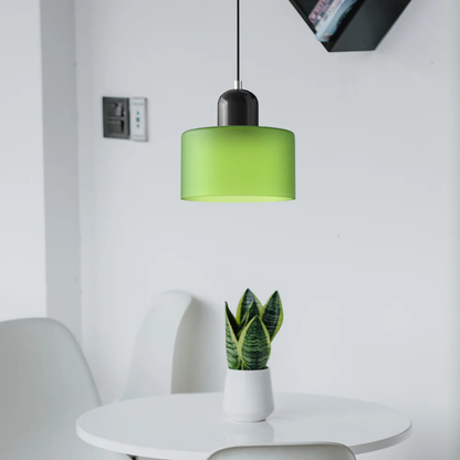 Stilvolle Retro-Hängelampe mit orangefarbenem Glasschirm und grüner Krone