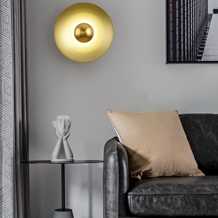 Moderne LED-Wandleuchte mit abstraktem Muster