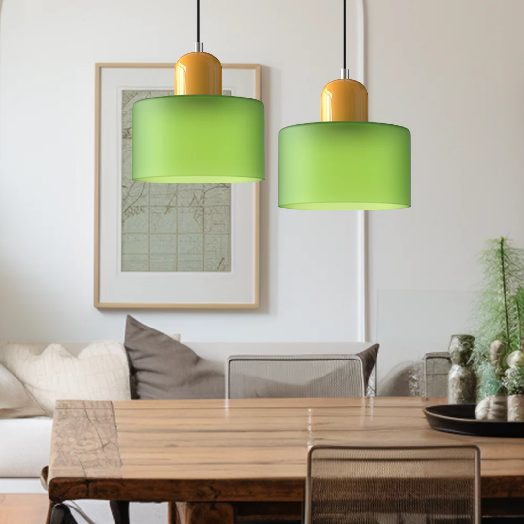 Stilvolle Retro-Hängelampe mit orangefarbenem Glasschirm und grüner Krone