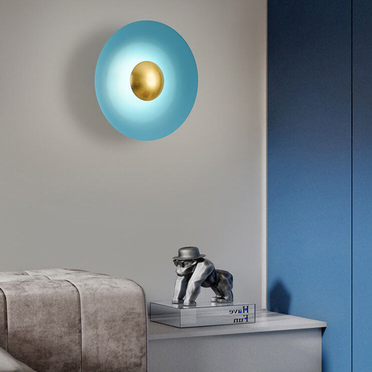 Moderne LED-Wandleuchte mit abstraktem Muster