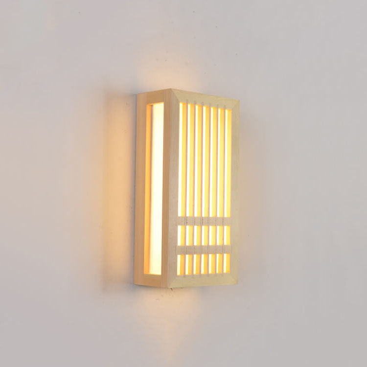Moderne LED-Wandlampe aus Holz mit Beige- und Acrylakzenten