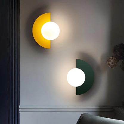 Künstlerische Designerlampe im skandinavischen Stil