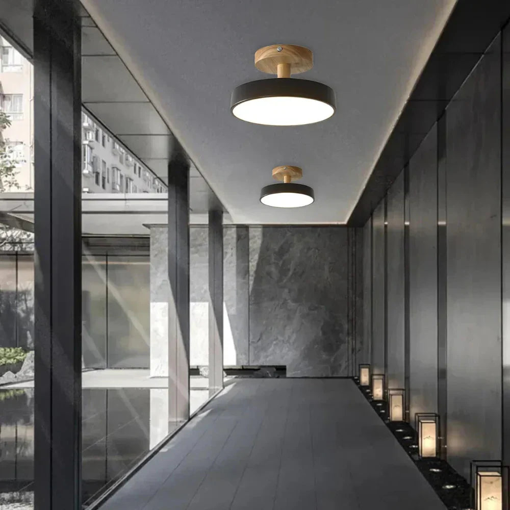 Skandinavische Deckenlampe mit Holzsockel – Dezentes Pastell-Design