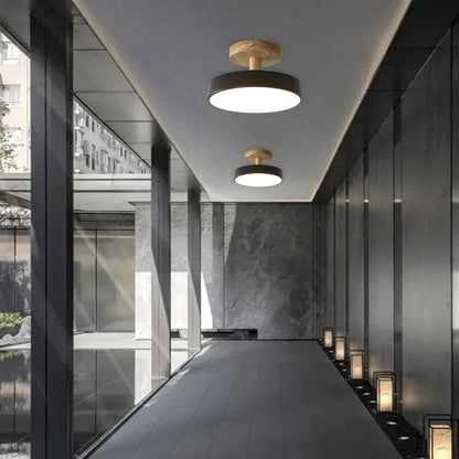 Skandinavische Deckenlampe mit Holzsockel – Dezentes Pastell-Design