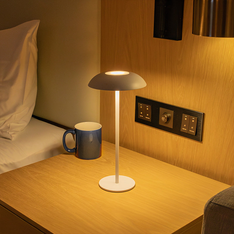 Ironia – Aufladbare Tischlampe aus Eisen mit Touch-Steuerung