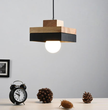 Moderne Pendelleuchte aus Metall und Holz – Schwarz oder Weiß mit verstellbarem Kabel