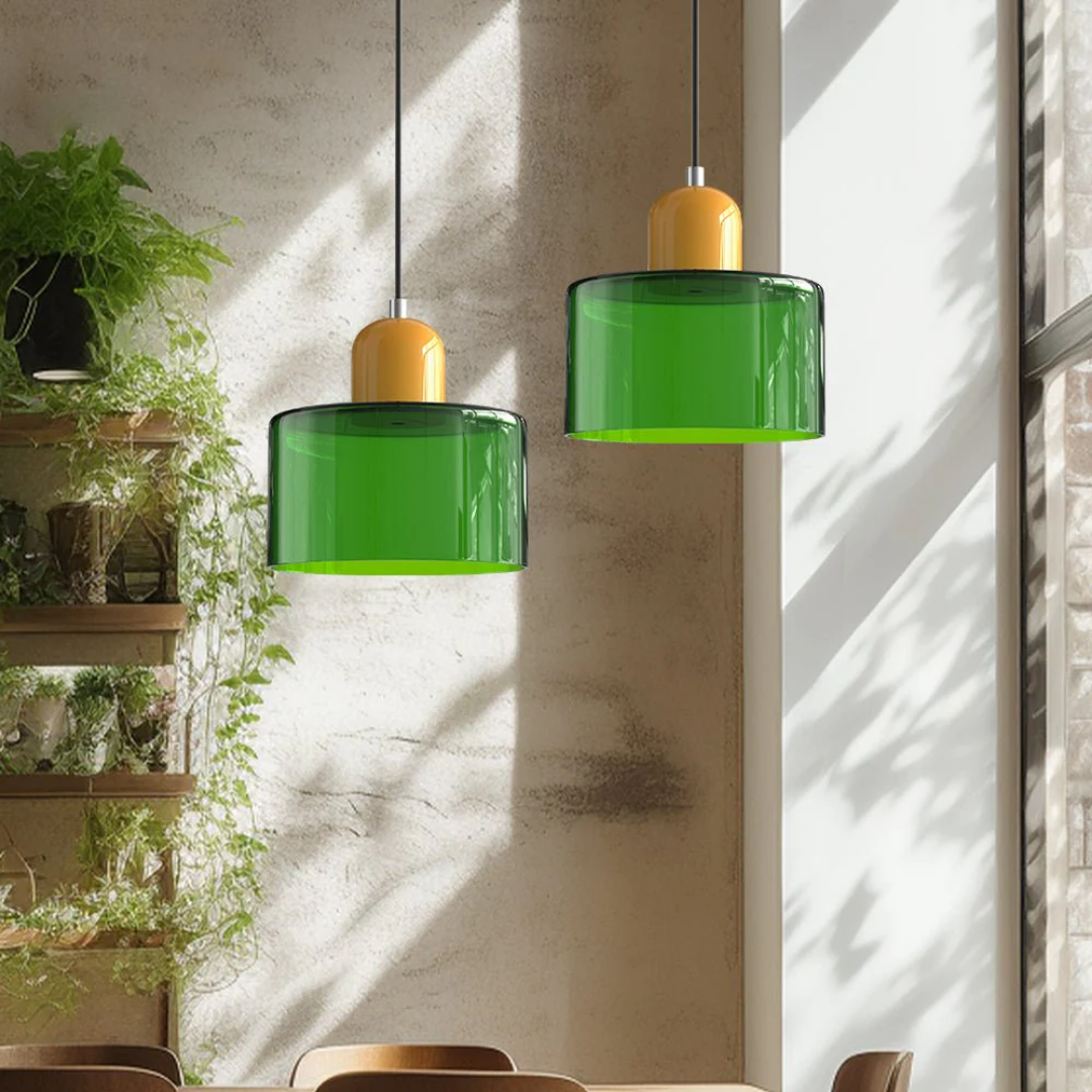 Stilvolle Retro-Hängelampe mit orangefarbenem Glasschirm und grüner Krone