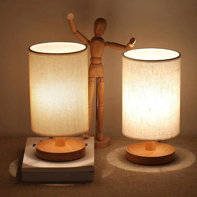 Stilvolle Lampe aus Naturholz und Leinen mit Fernbedienung