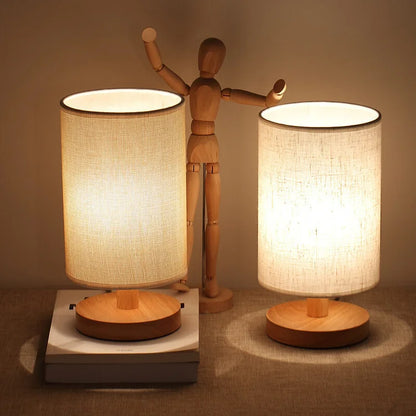 Stilvolle Lampe aus Naturholz und Leinen mit Fernbedienung