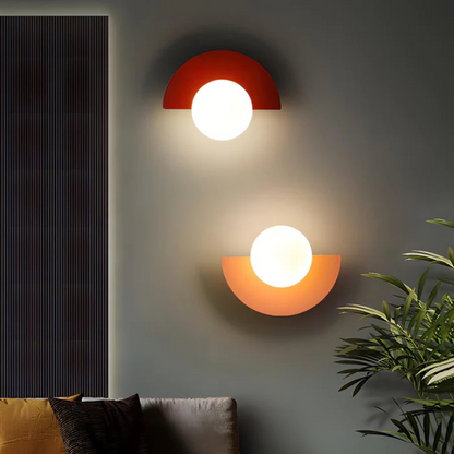 Künstlerische Designerlampe im skandinavischen Stil