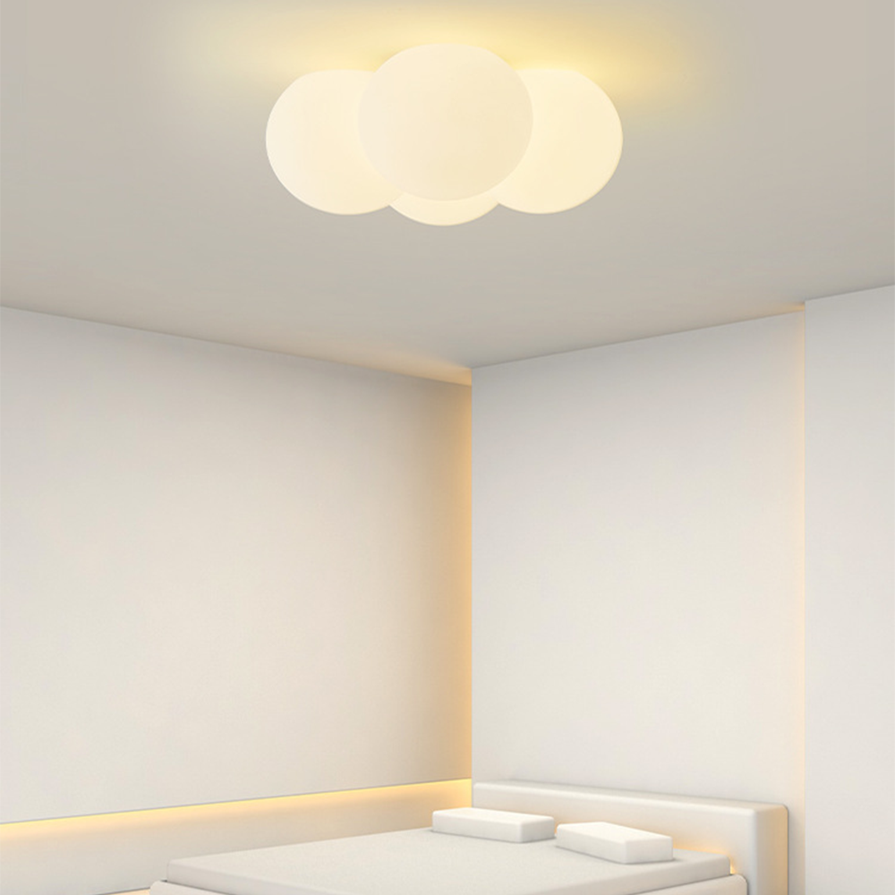 Weiße Deckenleuchte mit Wolken- und Blasendesign