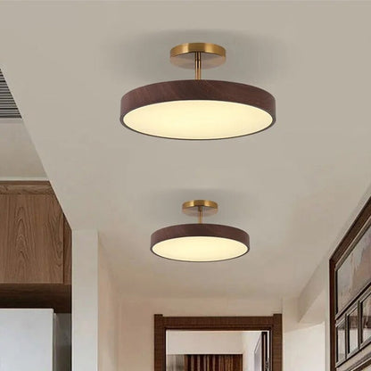Skandinavische Deckenlampe mit Holzoptik und goldenem Rahmen