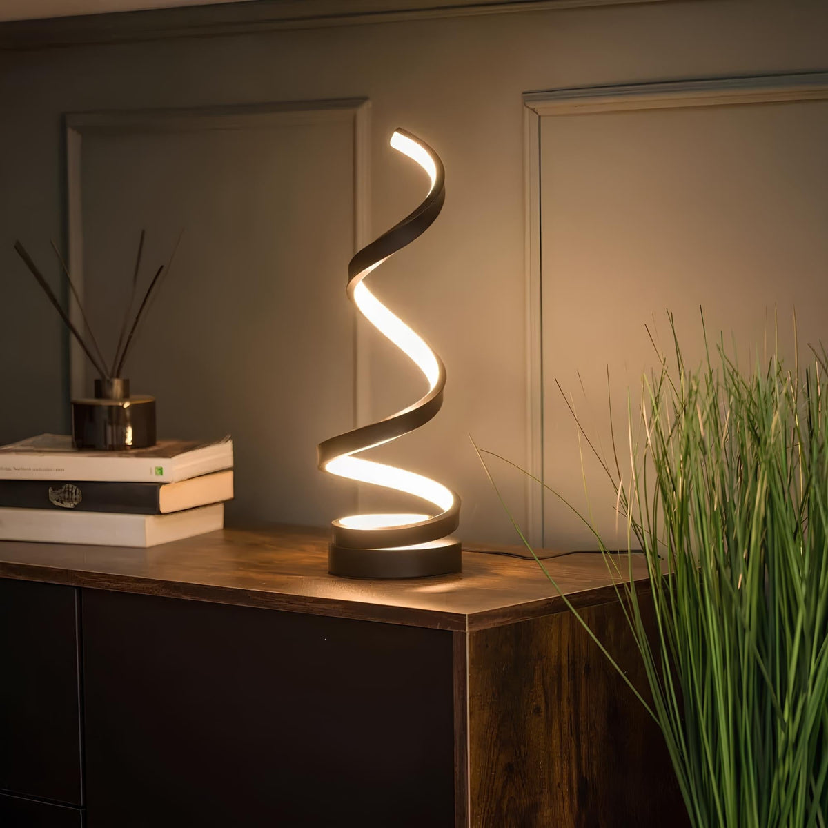 Industrielle Spiral-LED-Lampe mit Dimmfunktion und modernem Design