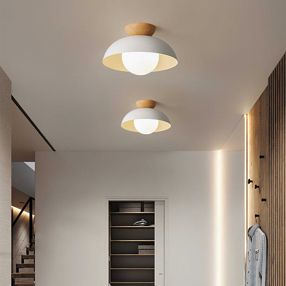 Moderne minimalistische Halbeinbau-Deckenleuchte
