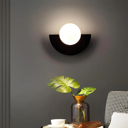 Künstlerische Designerlampe im skandinavischen Stil