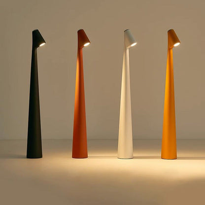 Elegante Tischlampe im skandinavisch-minimalistischen Stil
