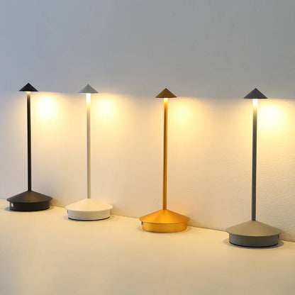 Skandinavische minimalistische Tischlampe mit dimmbarer LED und kabellosem Design