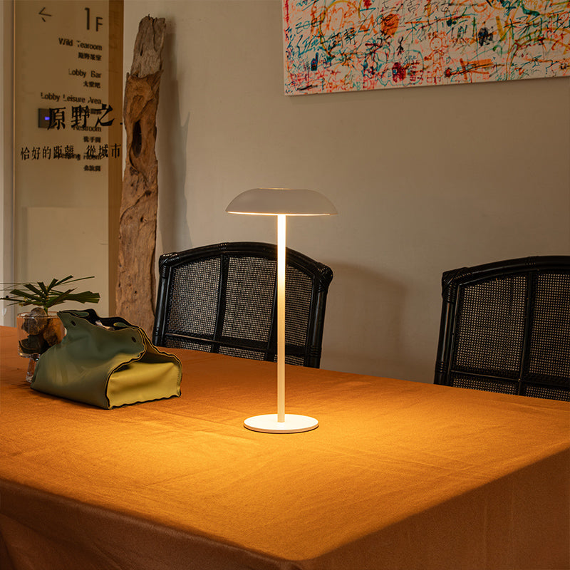 Ironia – Aufladbare Tischlampe aus Eisen mit Touch-Steuerung