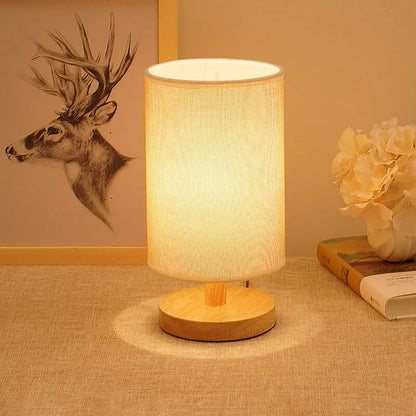 Stilvolle Lampe aus Naturholz und Leinen mit Fernbedienung