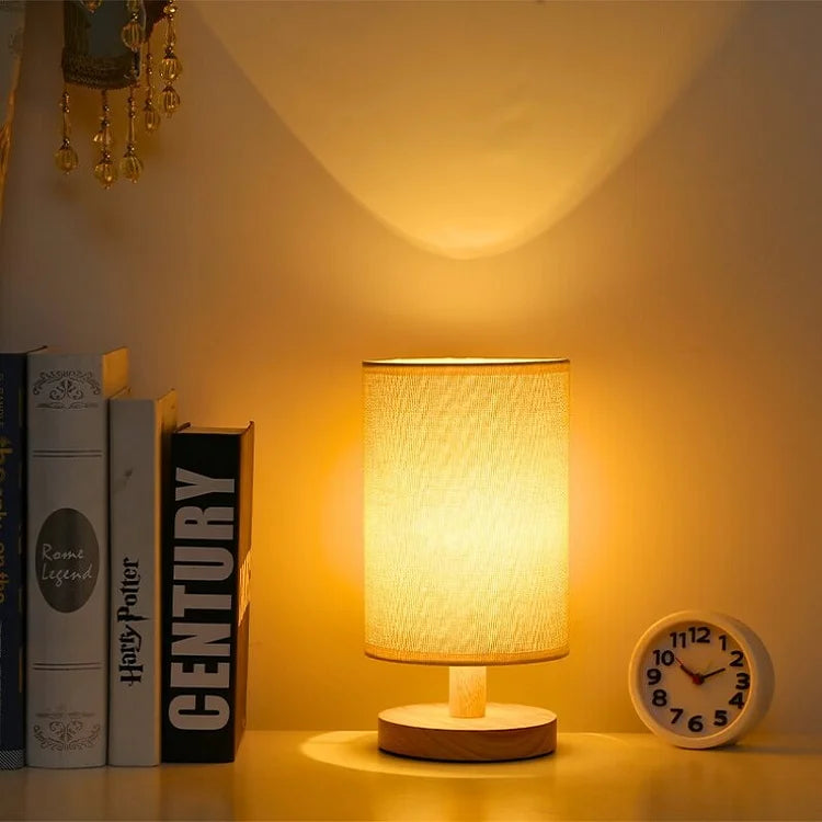 Stilvolle Lampe aus Naturholz und Leinen mit Fernbedienung