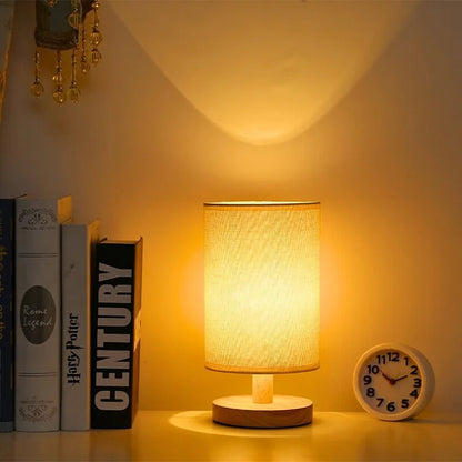 Stilvolle Lampe aus Naturholz und Leinen mit Fernbedienung