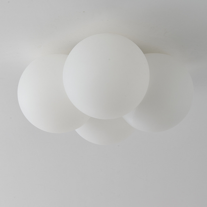 Weiße Deckenleuchte mit Wolken- und Blasendesign