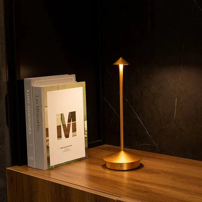 Skandinavische minimalistische Tischlampe mit dimmbarer LED und kabellosem Design