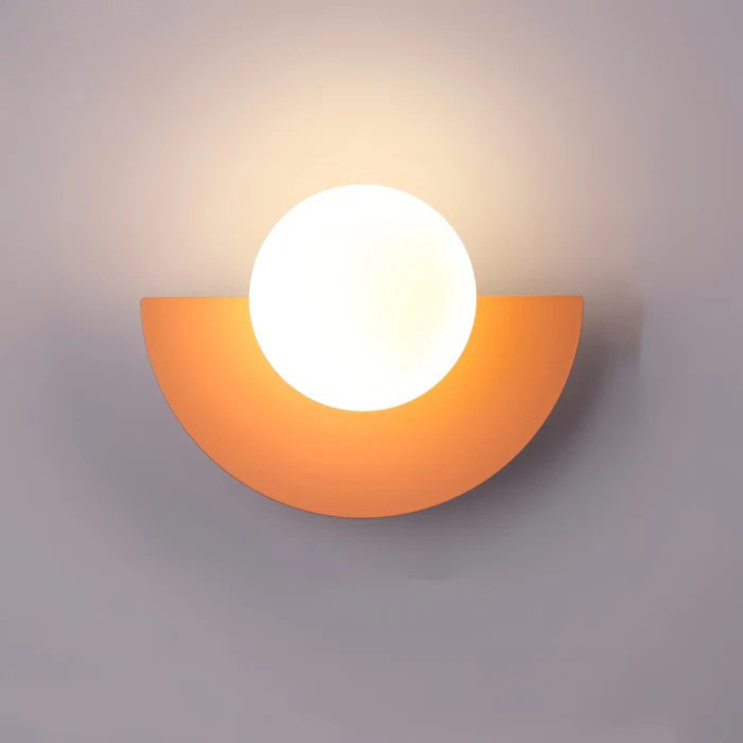 Künstlerische Designerlampe im skandinavischen Stil