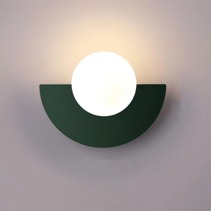 Künstlerische Designerlampe im skandinavischen Stil