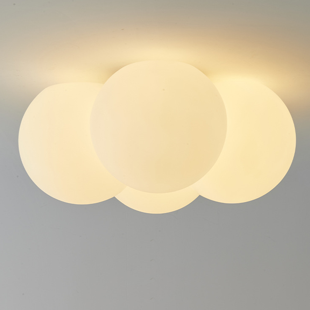 Weiße Deckenleuchte mit Wolken- und Blasendesign
