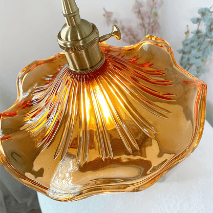 Elegante Glas-Hängelampe in Hibiskusblüten-Form mit stilvollem Design