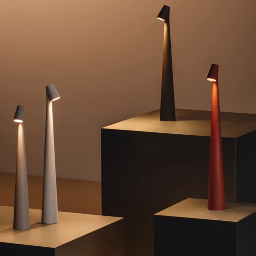 Elegante Tischlampe im skandinavisch-minimalistischen Stil