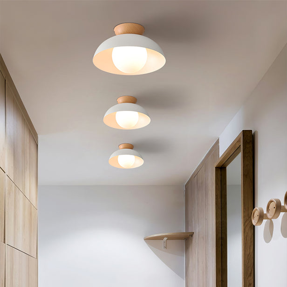Moderne minimalistische Halbeinbau-Deckenleuchte
