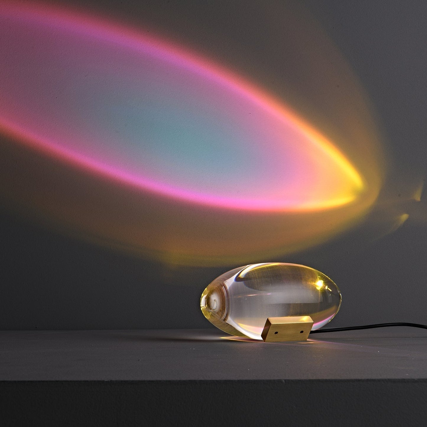 Elegante Tischlampe mit Kristalllinse – stimmungsvolles Licht und vielfältige LED-Modi