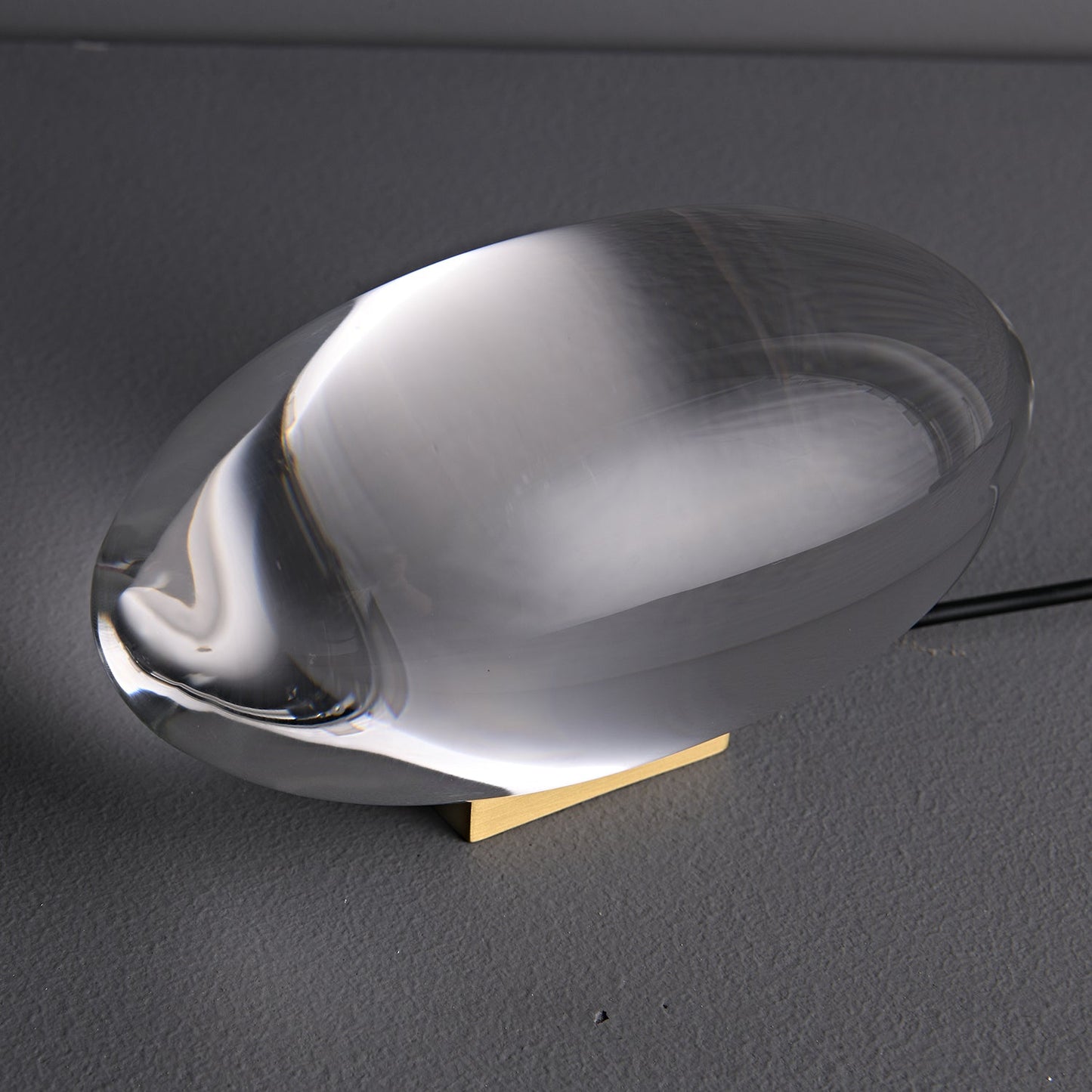 Elegante Tischlampe mit Kristalllinse – stimmungsvolles Licht und vielfältige LED-Modi