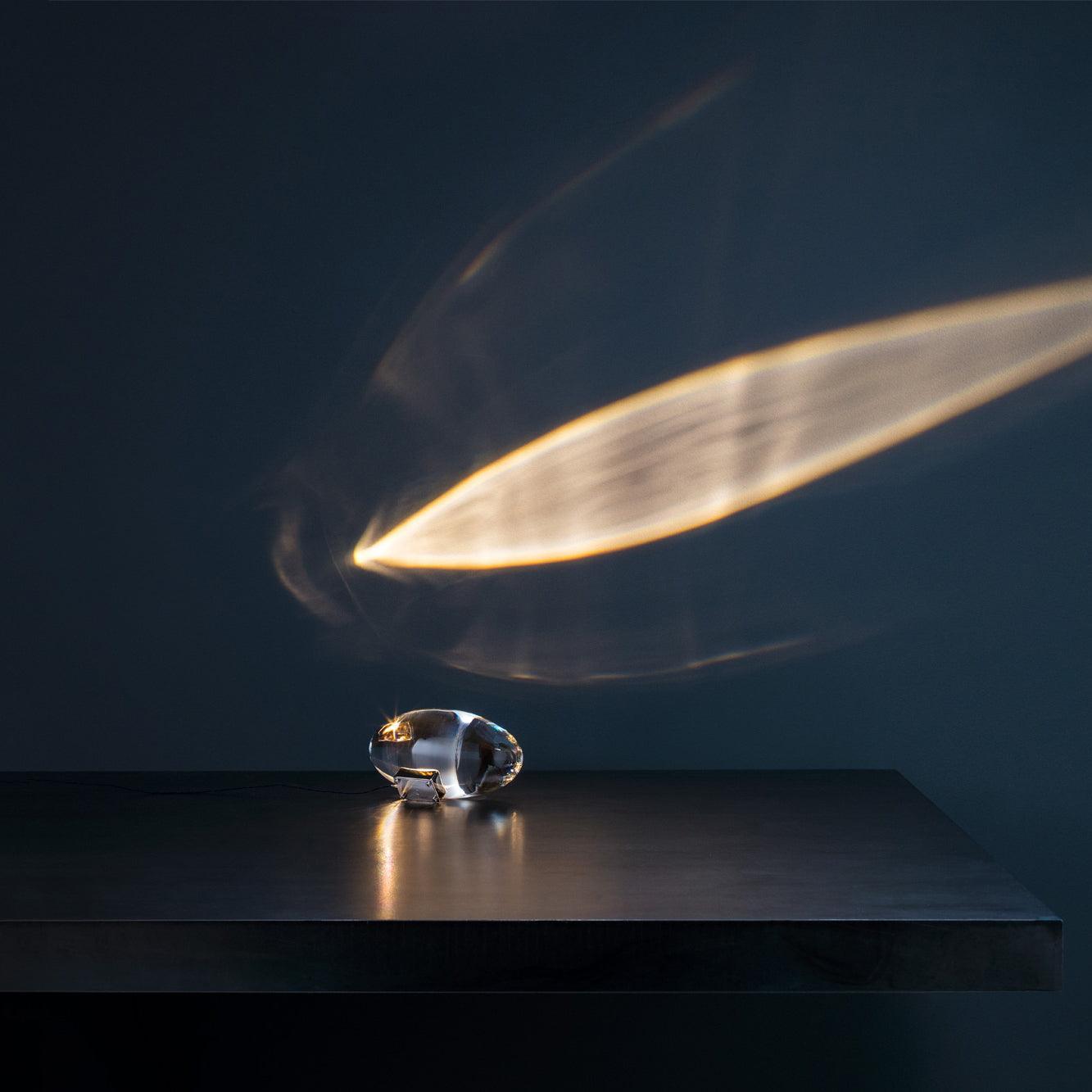 Elegante Tischlampe mit Kristalllinse – stimmungsvolles Licht und vielfältige LED-Modi