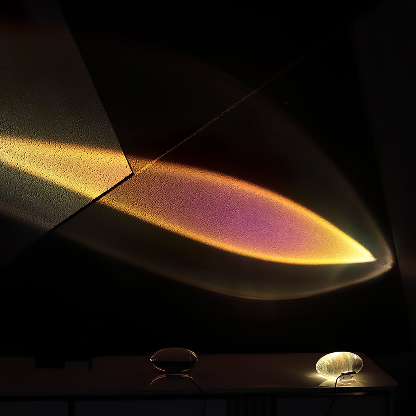 Elegante Tischlampe mit Kristalllinse – stimmungsvolles Licht und vielfältige LED-Modi