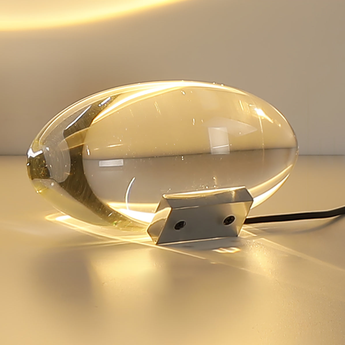 Elegante Tischlampe mit Kristalllinse – stimmungsvolles Licht und vielfältige LED-Modi