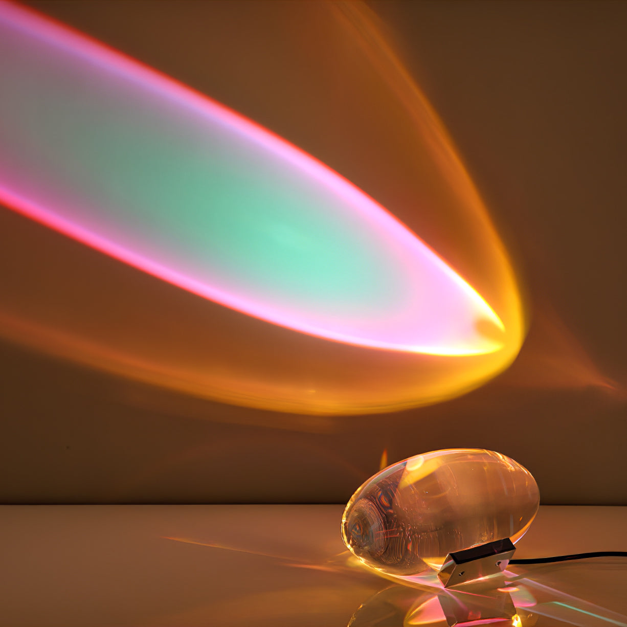 Elegante Tischlampe mit Kristalllinse – stimmungsvolles Licht und vielfältige LED-Modi