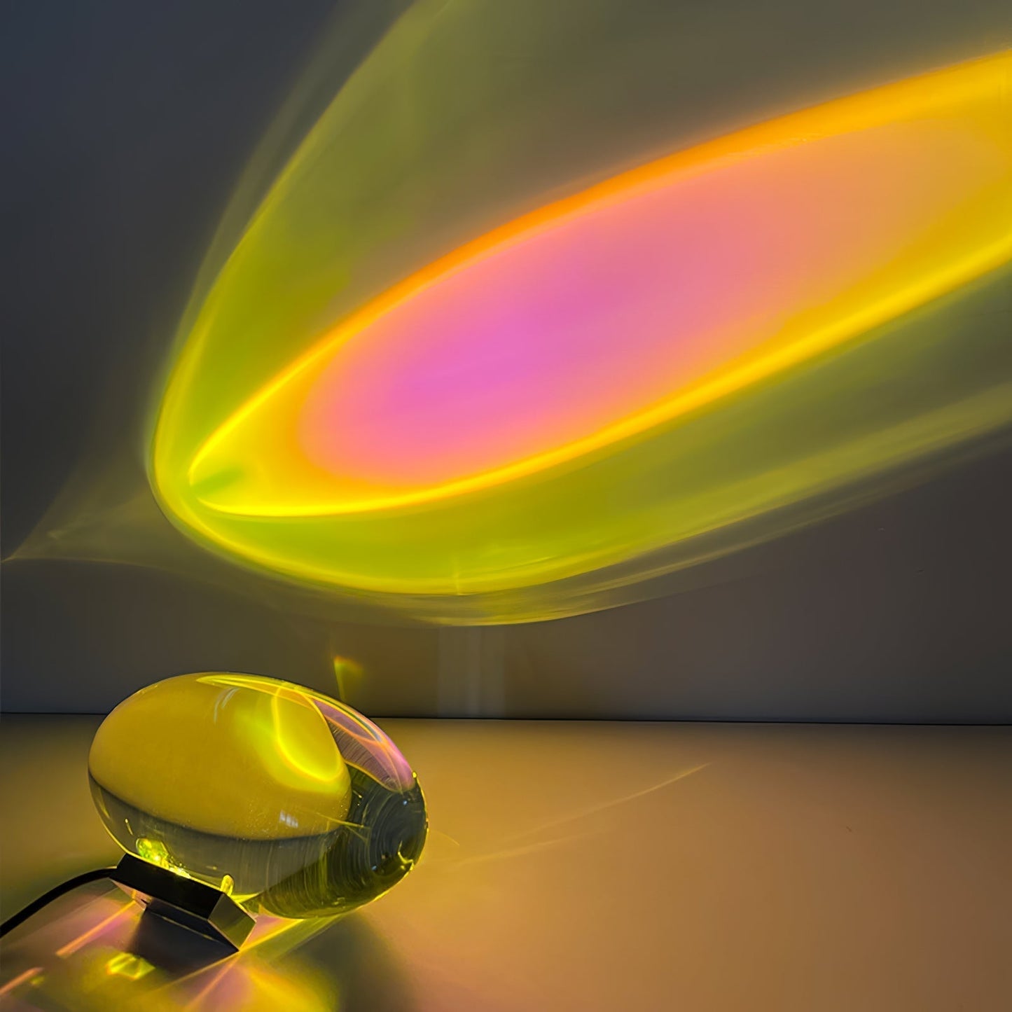 Elegante Tischlampe mit Kristalllinse – stimmungsvolles Licht und vielfältige LED-Modi